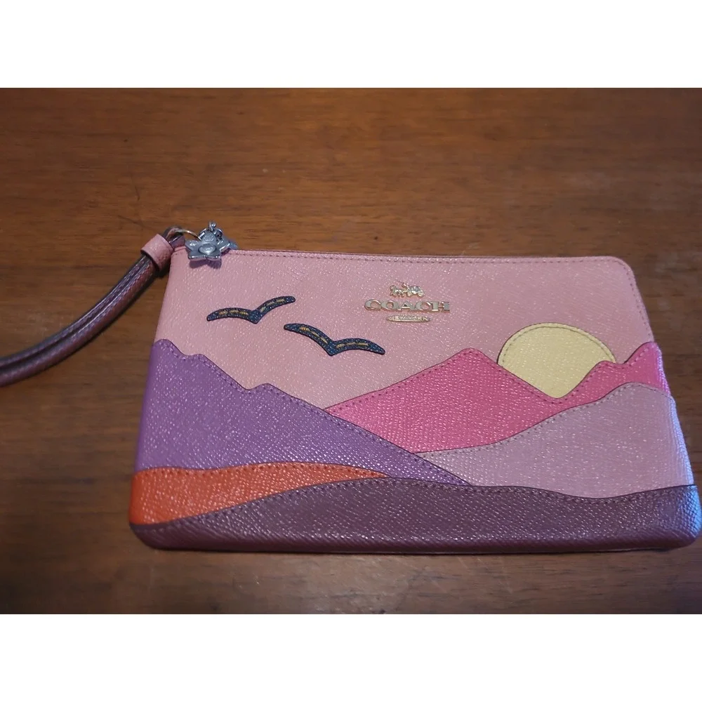 Coach Mountain Motif Corner Pink Wallet Leather Zip Wristlet Handbag